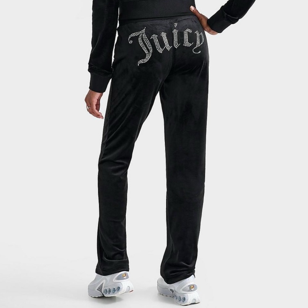 BLACK Juicy Velour Pants 
Size Small/ Medium (can fit both)